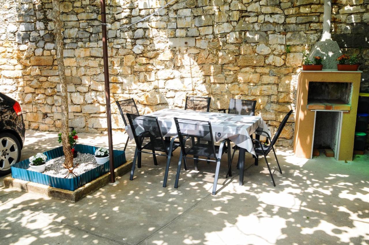 Apartman Gulliver In The Center, 10 Meters From The Sea With Private Parking In Natural Shade Rabac Exterior foto